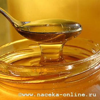 В международном аэропорту Уфы пассажирам дарят башкирский мед